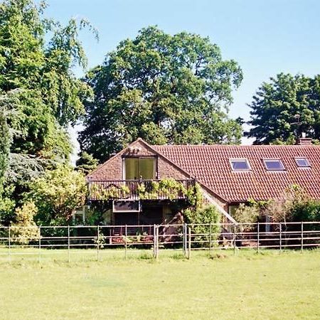 Uplands Appartement Compton  Buitenkant foto